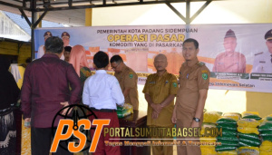 Kecamatan P. Sidempuan Selatan Bekerja Sama Dengan Dinas Perdagangan Menggelar Pasar Murah