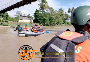 Kisah Pilu Bocah Lucky Satrio Diduga Hanyut, Ibu Korban Terima Kabar Anaknya Hilang Ketika Padang Sidempuan dilanda Banjir