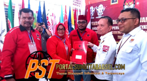 DPC Partai PDI-P Kota Padang Sidempuan Serahkan 30 Berkas Bacaleg ke KPU