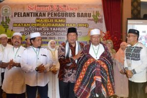 Walikota Padang Sidempuan Mengukuhkan Pengurus IPH Kloter 09