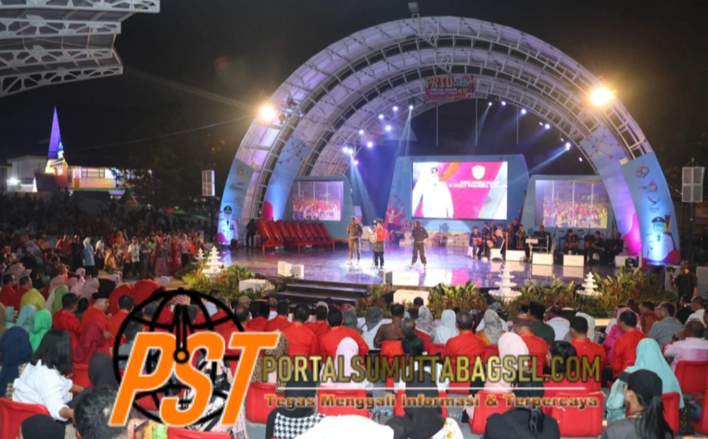 Ribuan Pengunjung Hadir Menyaksikan Malam Pagelaran Kesenian Dan Budaya Tapsel