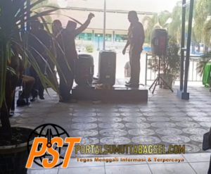 Salut! Kadis Di Padangsidimpuan Merampas HP Wartawan Saat Wawancara