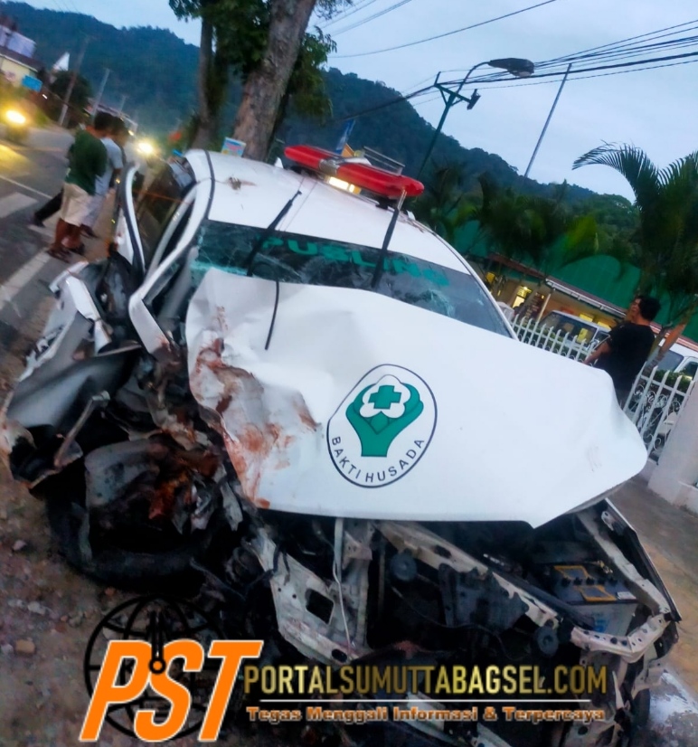 Ambulance Dinas Kesehatan Padangsidimpuan Alami Laka Lantas, 2 Orang Tewas