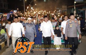 Bupati Madina Bersama Ribuan Masyarakat Mengikuti Pawai Obor Sambut Tahun Baru Islam 1445 H