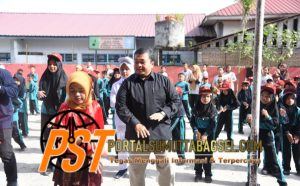 Bupati Tapsel Lakukan Senam Pagi Bersama Para Siswa-siswi PAUD, SD Dan SMP