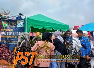 Rayakan Hari Kemerdekaan RI Ke 78 Warga Tapsel Minum Coffee 1000 Cup Gratis