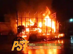 Truk Ekspedisi Bermuatan Elektronik Terbakar Di Jalinsum Padangsidimpuan