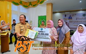 Wali Kota Irsan Serahkan Piagam Penghargaan Kepada Juara 1 NPP 02 Kec. Padangsidimpuan Utara