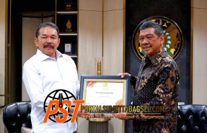 Jaksa Agung ST Burhanuddin Menerima Penghargaan Best Achievement Award 2023 dari Rakyat Merdeka