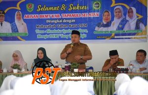 Bupati Tapsel didampingi Ketua TP PKK Hadiri Arisan BKMT