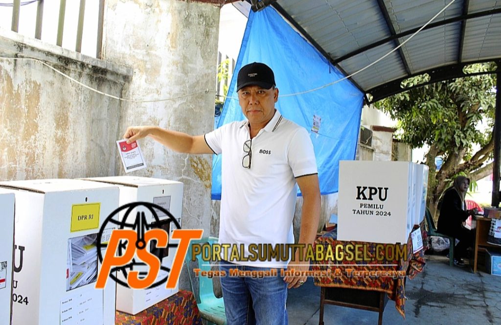 Kajati Sumut dan Jajaran Gunakan Hak Pilihnya di TPS 68 Jalan A.H Nasution Medan