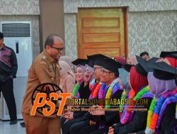 Pj. Wali Kota Letnan Hadiri Wisuda Universitas Aufa Royhan Padangsidimpuan