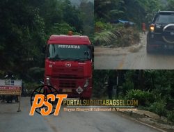 Material Longsor Menutupi Setengah Badan di Kelurahan Sitinjak