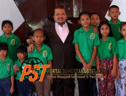 Bupati Tapsel Kunjungi Anak-anak Sekolah Minggu GKPA Sibadoar