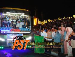 Masyarakat Padati Pelepasan 220 JCH Tapsel Menuju Asrama Haji Medan