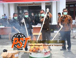 Kejaksaan Negeri Padangsidimpuan Musnahkan BB 97 Perkara Yang Telah Berkekuatan Hukum Tetap
