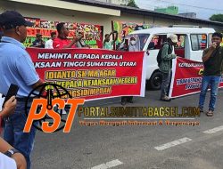 Hari Bhakti Adhyaksa Ke-64 Dihadiahi Demo Jilid III Wartawan Di Kejari Padangsidimpuan