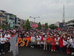 Masyarakat Padangsidimpuan Jalan Sehat Bersama Dr. Hapendi Harahap SH.,SpN.,MH