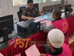 Jaksa Penyidik Kejaksaan Negeri Padangsidimpuan Lakukan Serah Terima Tahap II Dalam Kasus Korupsi Penyelenggaraan Rapat Koordinasi dan Konsultasi SKPD Koperindag