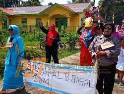 Menyemarakkan HUT Ke-79 RI: Puluhan Emak-emak Pawai Keliling Pawai keliling Kampung
