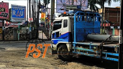 Lubang Berbahaya di Jalan Ahmad Yani Padangsidimpuan Mengganggu Kelancaran Lalu Lintas