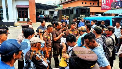 Kejaksaan Negeri Padangsidimpuan Didatangi Wartawan, Tiga Kasi Sedang Dinas di Medan