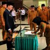 Bupati Tapsel Lantik Lima Guru Jadi Kepala Sekolah