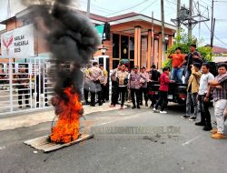 Mahasiswa Demo Kejari Padangsidimpuan, Tuntut Kajari Mundur