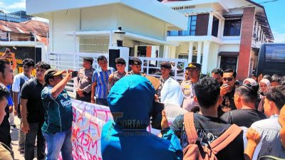 GMM Peduli Hukum Tapsel – Kota Padangsidimpuan Demo Kejari Padangsidimpuan, Tuntut Usut Dugaan Pungli di BKD