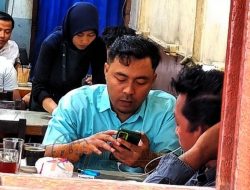 Ketika Ketua SMSI Padangsidimpuan Khairul Arief Nongkrong dan Ngopi di Cafe Hijrah