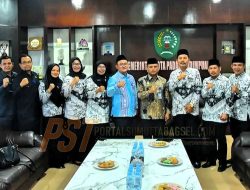 Wali Kota Padangsidimpuan Terima Audiensi PGRI, Dukung Penuh Peringatan HUT ke-80 PGRI dan HGN ke-31