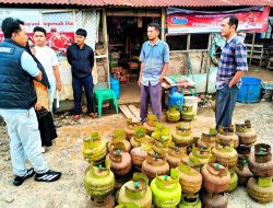 Bersama Diskoperindag, Sat Reskrim Polres Padang Lawas Sidak Pedagang Gas LPG 3 kg, Beberapa Tabung Diamankan.