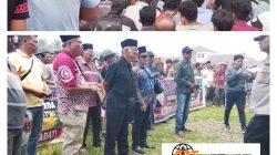 Lewat Dalihan Natolu Aek Nabara Barumun Wilayah Luat Kecamatan Aek Nabara Barumun Ribuan Masyarakat Terdiri Dari 25 Desa Unjuk Rasa Di Kantor Bupati Palas