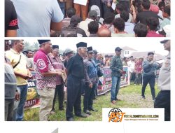 Lewat Dalihan Natolu Aek Nabara Barumun Wilayah Luat Kecamatan Aek Nabara Barumun Ribuan Masyarakat Terdiri Dari 25 Desa Unjuk Rasa Di Kantor Bupati Palas